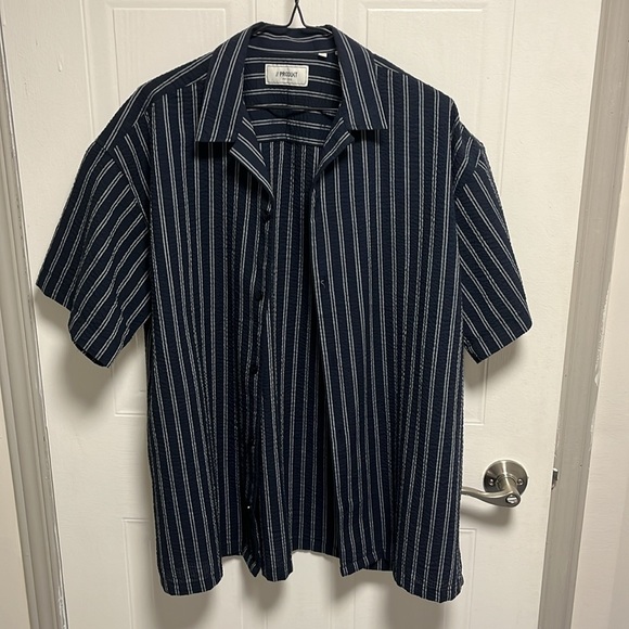 Short sleeve button up set with a short - Picture 4 of 9
